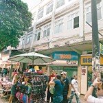 Praça do Ferreira, cartão-postal da cidade, sofre com sujeira  WALESKA SANTIAGO