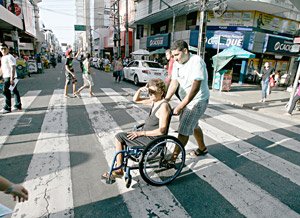 Especialistas temem que a cidade não esteja pronta o suficiente para atender pessoas com necessidades especiais na Copa do Mundo de 2014 Foto: Kiko Silva Especialistas temem que a cidade não esteja pronta o suficiente para atender pessoas com necessidades especiais na Copa do Mundo de 2014 Foto: Kiko Silva